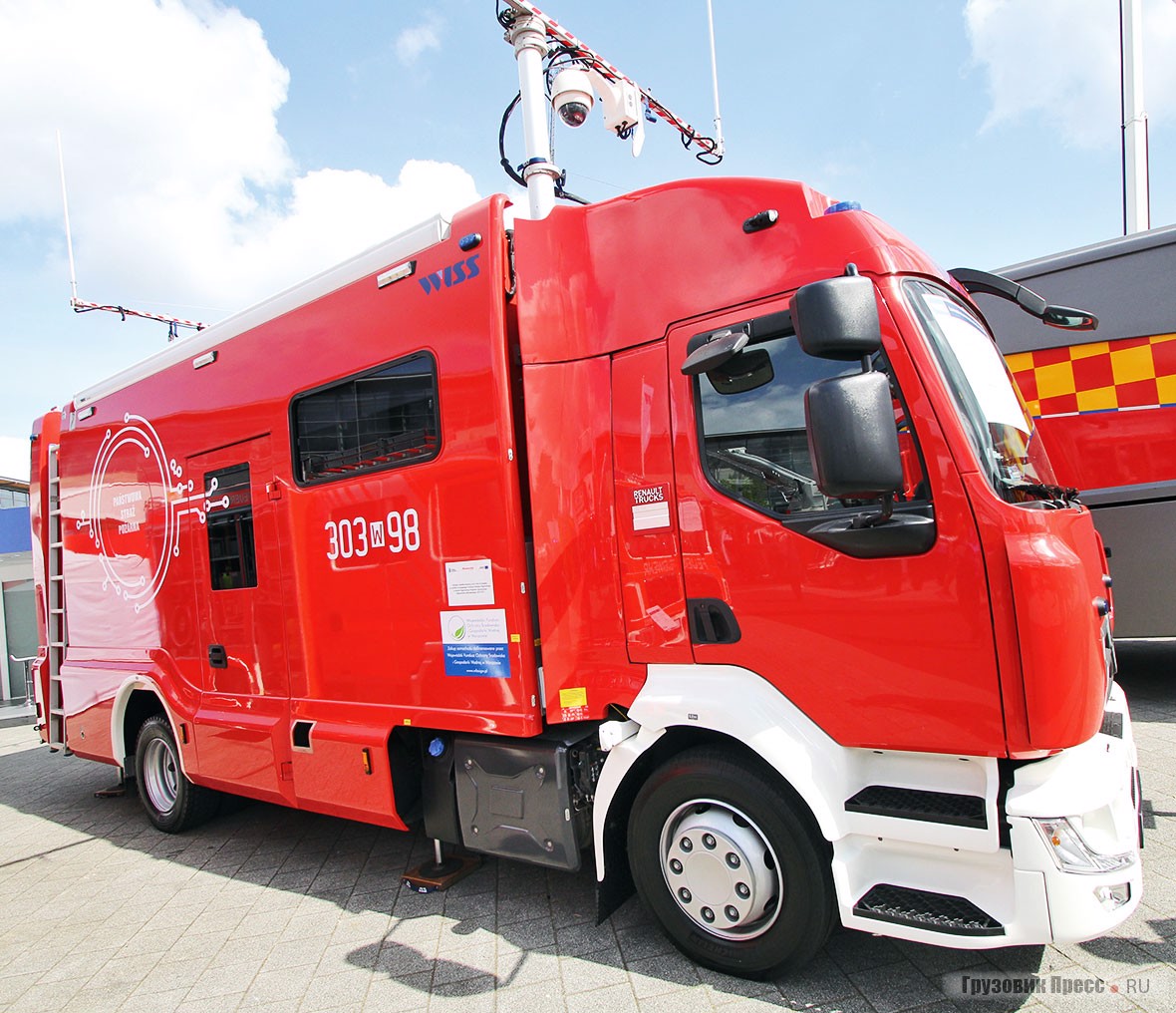 Молодой производитель из Польши, Wiss, представляет  объединение местных, хорошо известных компаний, среди которых Wawrzaszek и Bumar-Koszalin. Так что опыта ей не занимать. Среди десятка экспонатов был и командно-штабной автомобиль Wiss 303[W]98 полной массой 10,5 т на шасси нового поколения Renault Trucks D12