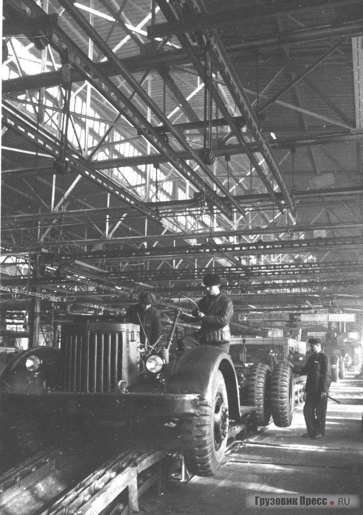 "Двухсотое" семейство на заводском конвейере. Апрель 1950 года