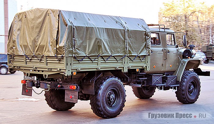 «Урал-43206-0651» используется в качестве базового шасси для транспортной машины 2Ф510А.00.000-03