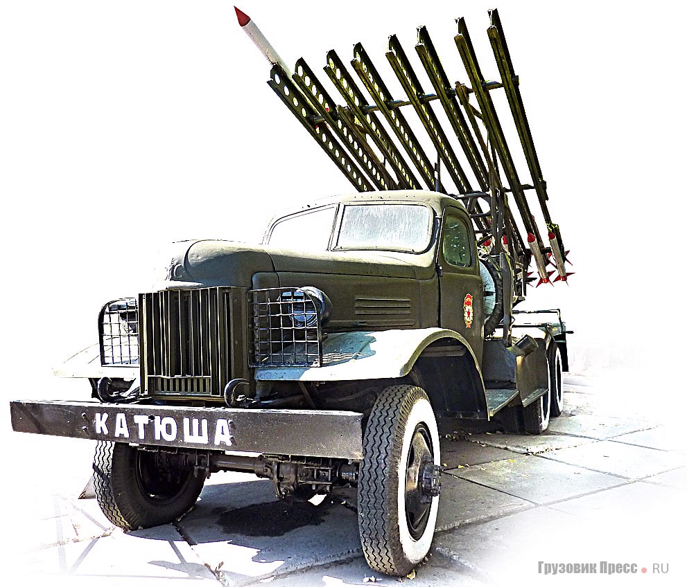 [b]Боевая машина БМ-13Н образца 1949 года на базе автомобиля ЗИС-151.[/b] Использовались реактивные снаряды М-13, М-20. Части, вооруженные БМ-13Н, входили в состав артиллерии резерва Верховного Главнокомандования. Снаряженная масса автомобиля  7,2 т