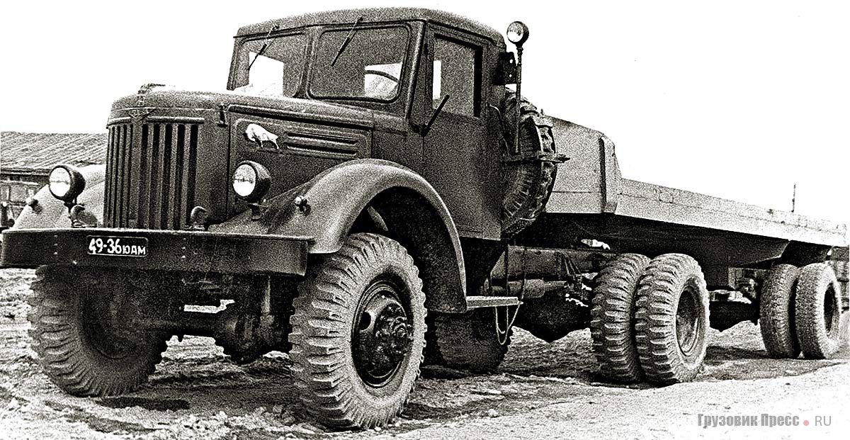 МАЗ-501В с полуприцепом на основе МАЗ-5215 для перевозки железобетонных изделий. Московская область, конец 1960-х