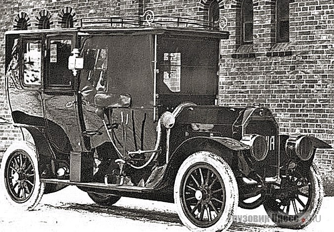 Самый большой легковой автомобиль из программы фирмы того времени Scania FP с 7-литровым двигателем был приобретен принадлежавшей концерну «Братья Нобель» Уральско-Каспийской нефтяной компанией. Екатеринбург, 1911 г.
