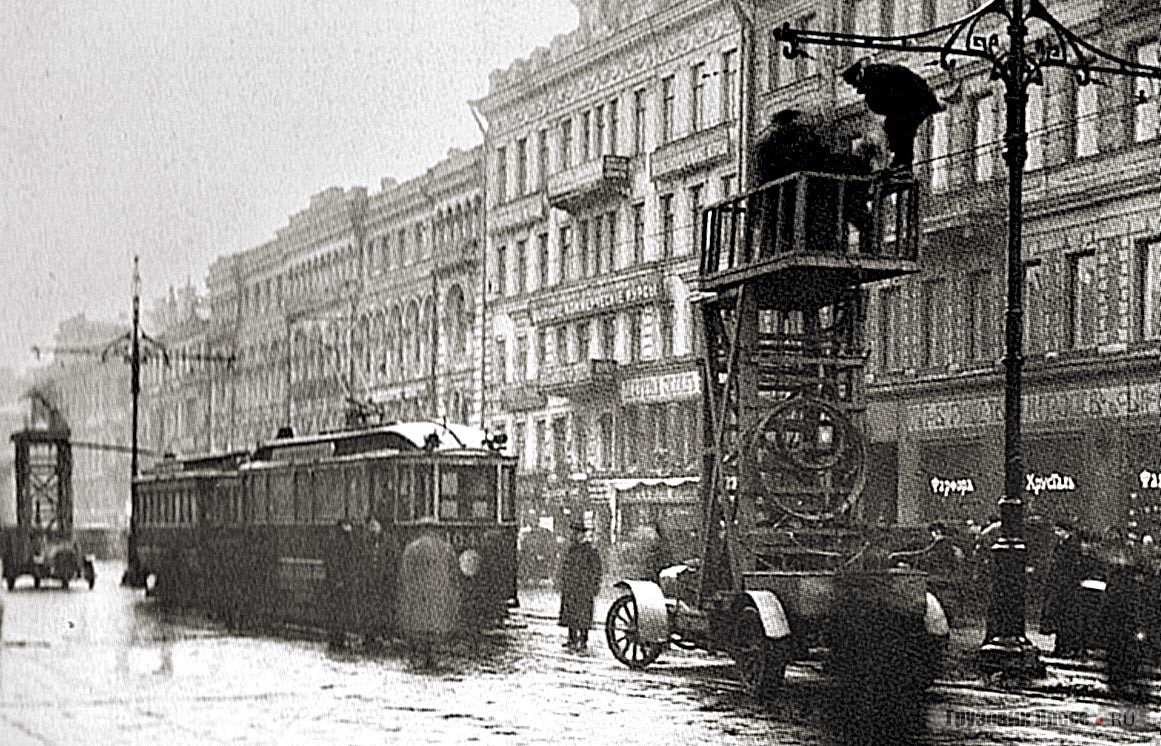 Scania IL Трамвайного отдела ПГУ в действии. Петербург, 1913 г.