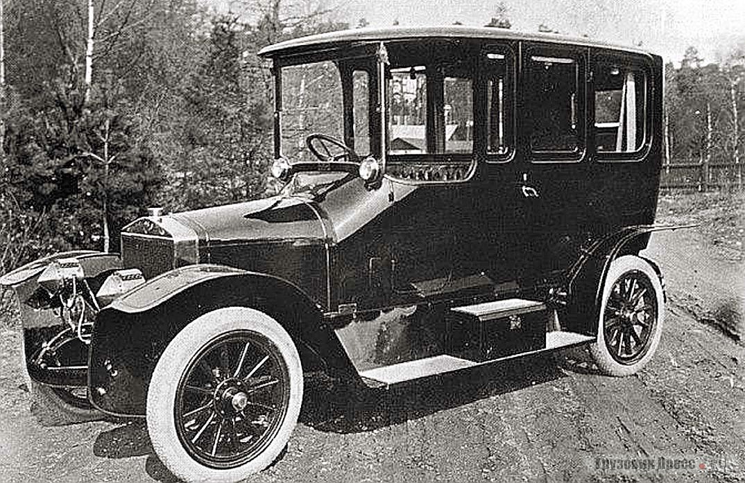 Серийных легковых автомобилей Scania-Vabis 2S было построено 70 штук. Этот экземпляр был собран в Петербурге в мастерских фирмы «Автогруз». 1913 г.