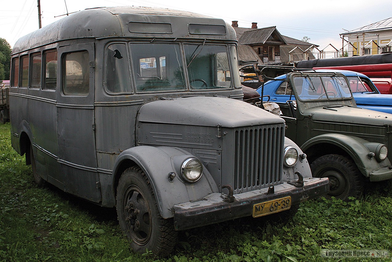 [b]Автобус КАвЗ-651Б[/b] поздних выпусков в неплохом состоянии, а самое главное – на ходу. Подобных становится всё меньше и меньше, хоть и выпускались они массово аж до 1973 г.