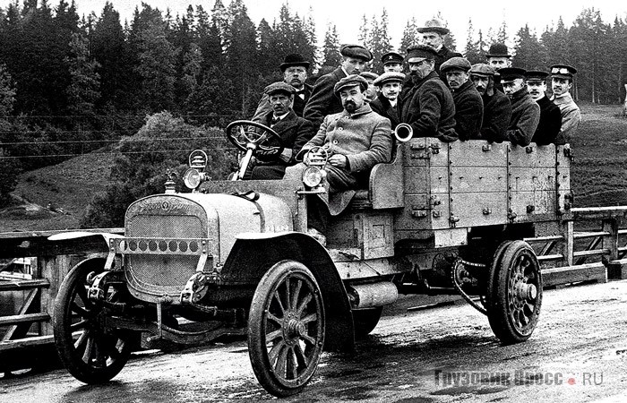 2–3-тонные грузовики «Руссо-Балт». Сверху модель М 24/35 XIII серии, 1913 г., снизу модель М 24/40» XV серии, 1914 г.