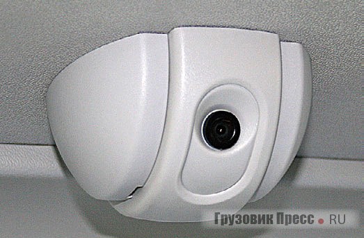 Око видеокамеры для контроля заполняемости и соблюдения пассажирами законов шариата на втором этаже
