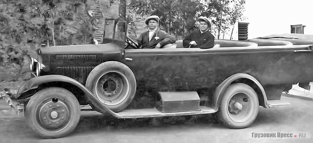 Экскурсионный автобус на шасси «ФИАТ-621», отличавшегося более мощным двигателем, длинным капотом, колёсными дисками под 8 шпилек и 2-скатными задними колёсами. Вариант отечественного кузова с одной левой (водительской) полудверцей и «карманом» в переднем крыле для запасного колеса. Пятигорск, 1932 г.