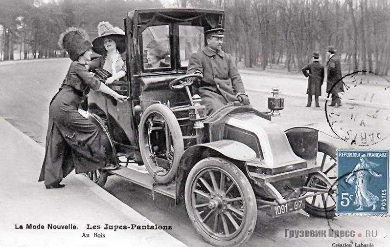 И прославленный позже таксомотор Renault AG встречается на старых открытках, на этой с модными дамами, 1908 г.