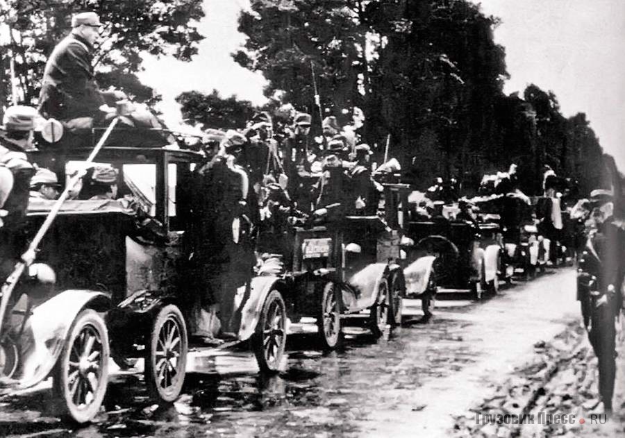 И на этой известной фотографии идентифицировать автомобили  затруднительно. Трамбле-ле-Гонесс, 07.09.1914 г.