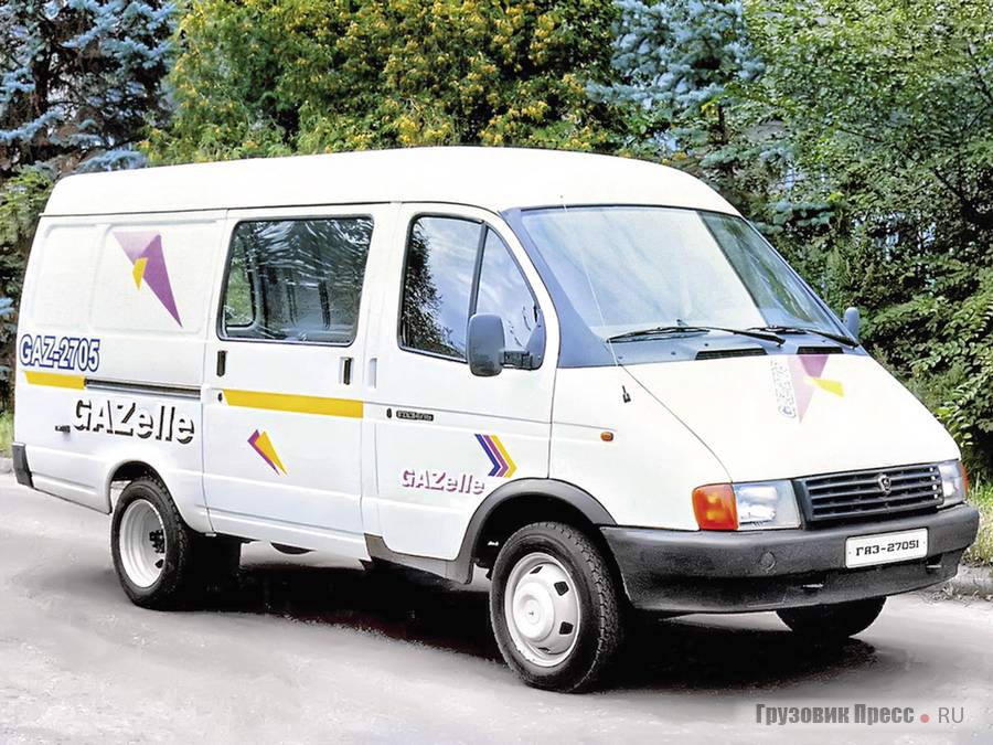 15 декабря 1995 года начался выпуск фургона ГАЗ-2705. При его доводке испытателям пришлось столкнуться с различиями в поведении на дороге с более податливым на скручивание бортовым автомобилем. На снимке – 7-местная версия «Комби»