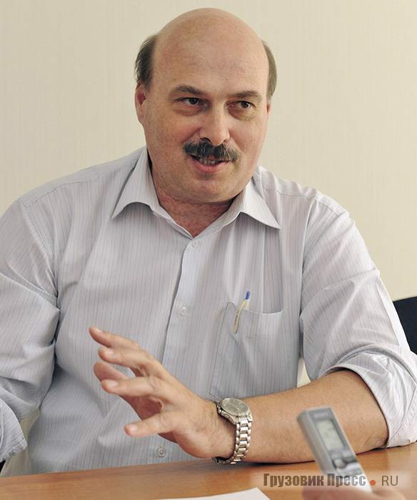 Руководитель Центра компетенции «Испытания» «Группы ГАЗ» Дмитрий Юрьевич Петров в начале 1990-х проводил испытания «полуторки»