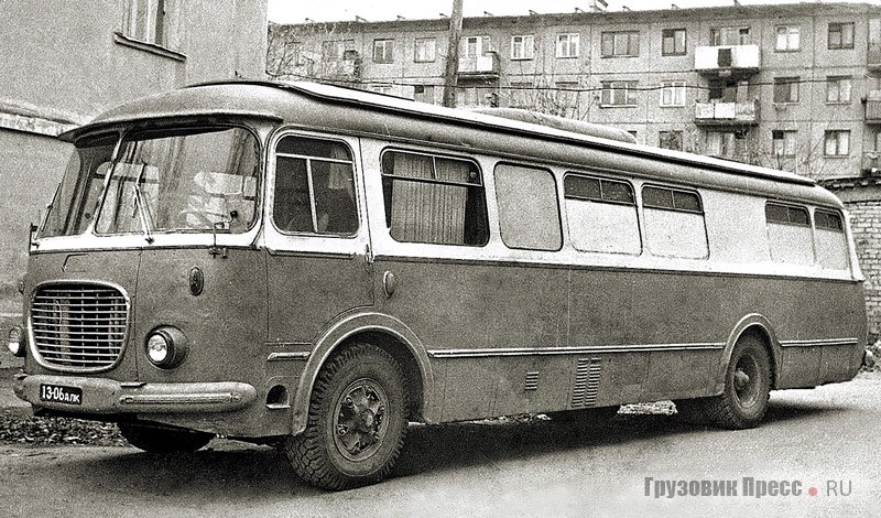 Последняя на Алтае Škoda-706RTO цвета морской волны с белым верхом была передвижным рентген-кабинетом и продолжала служить в г. Барнауле по своему прямому назначению до 1995 г.