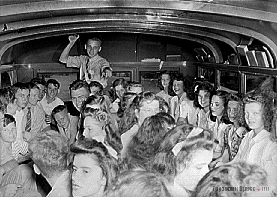 Шарлотт Каунти (шт. Вирджиния), 1943 г. Нехватка коммерческих шасси для школьных автобусов во время Второй мировой войны заставила возить школьников бόльшими группами