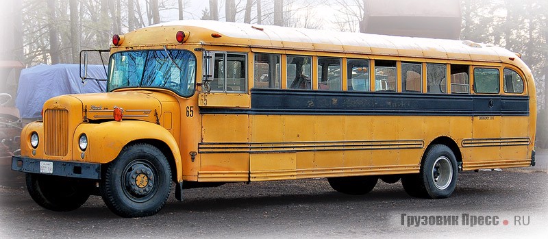 Большая редкость – школьный автобус от Ward на шасси Mack B