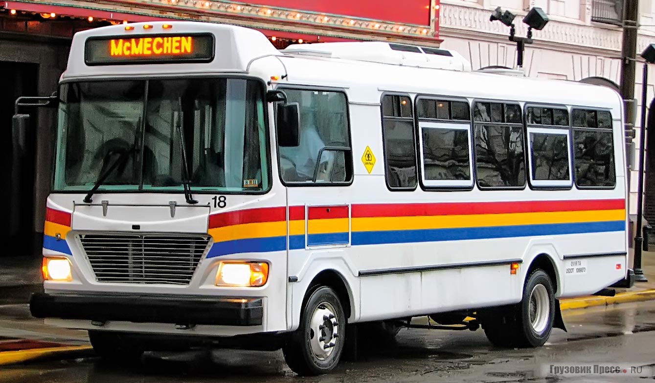 Автобус малого класса Champion CTS на шасси Freightliner с передним расположением двигателя