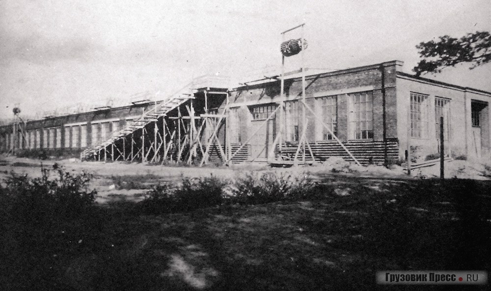 Строительство перекрытий главного корпуса, 1916 г.