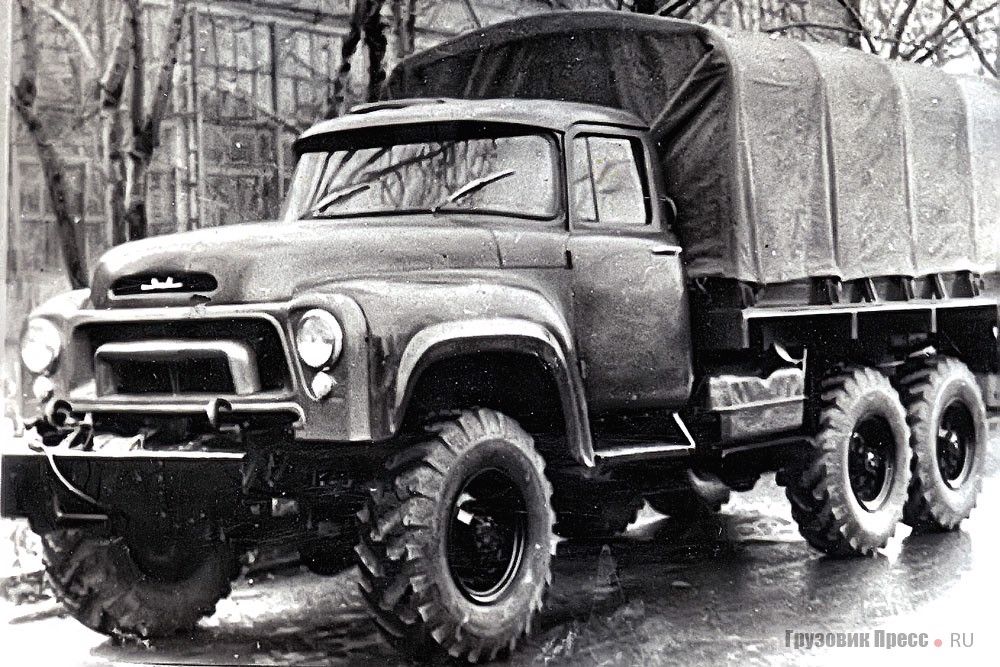 Опытный образец грузовика ЗИЛ-131 1957 года с полностью унифицированными кабиной и оперением с ЗИЛ-130 по всем основным штамповкам. В дальнейшем от этого решения отказались