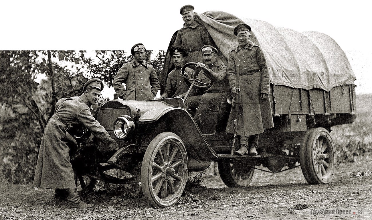 Мировые риа. Бронеавтомобиль Руссо-Балт 1914. Renault санитарный 1916. ПМВ автомобиль Руссо Балт. Фиат 1916.