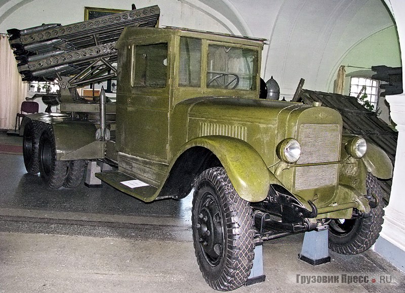 Установка М-8-48 на доработанном шасси грузового автомобиля ЗИС-6, из коллекции ВИМАИВ и ВС (г. Санкт-Петербург)