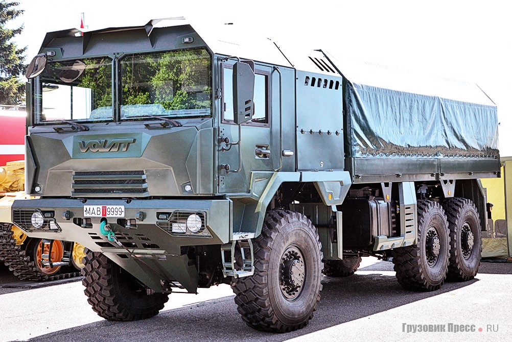 Семейство армейских грузовиков МЗКТ-6001 и МЗКТ-6002 с момента своего создания уже успело пережить фэйслифтинг, но массовым пока так и не стало