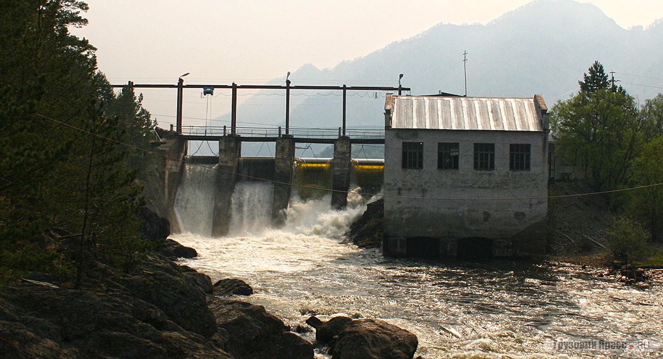 Чемальская ГЭС не впечатляет размерами, но с 1935 года работает без ремонта!