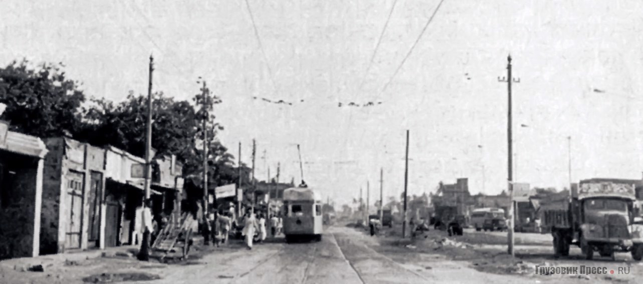 Троллейбусная линия в Калькутте была совмещена с трамвайной, 1977 г.