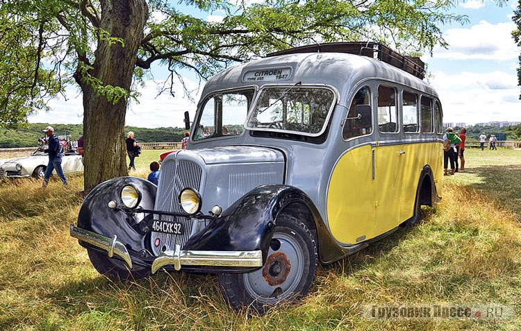[b]Автобус Citroёn U23[/b] 1947 г. с кузовом Joseph Besset был весьма распространён в пригородах. Кузова строили кузовные компании Dumont, Belle-Clot, Corbillard Fontaine и др.
