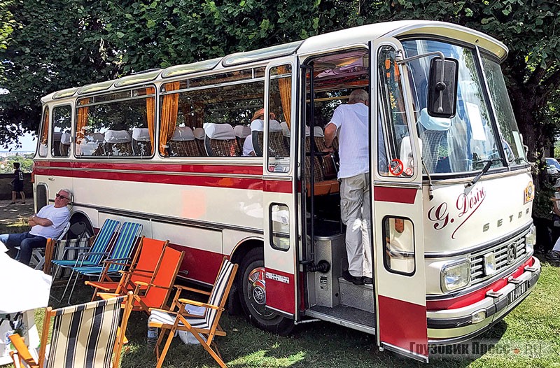 Клубный 33-местный [b]автобус Setra S 80[/b] 1974 г. выпуска. Дизель Henschel рабочим объёмом 6480 cм[sup]3[/sup] мощностью 145 л.с. агрегатирован с 8-ступенчатой КП