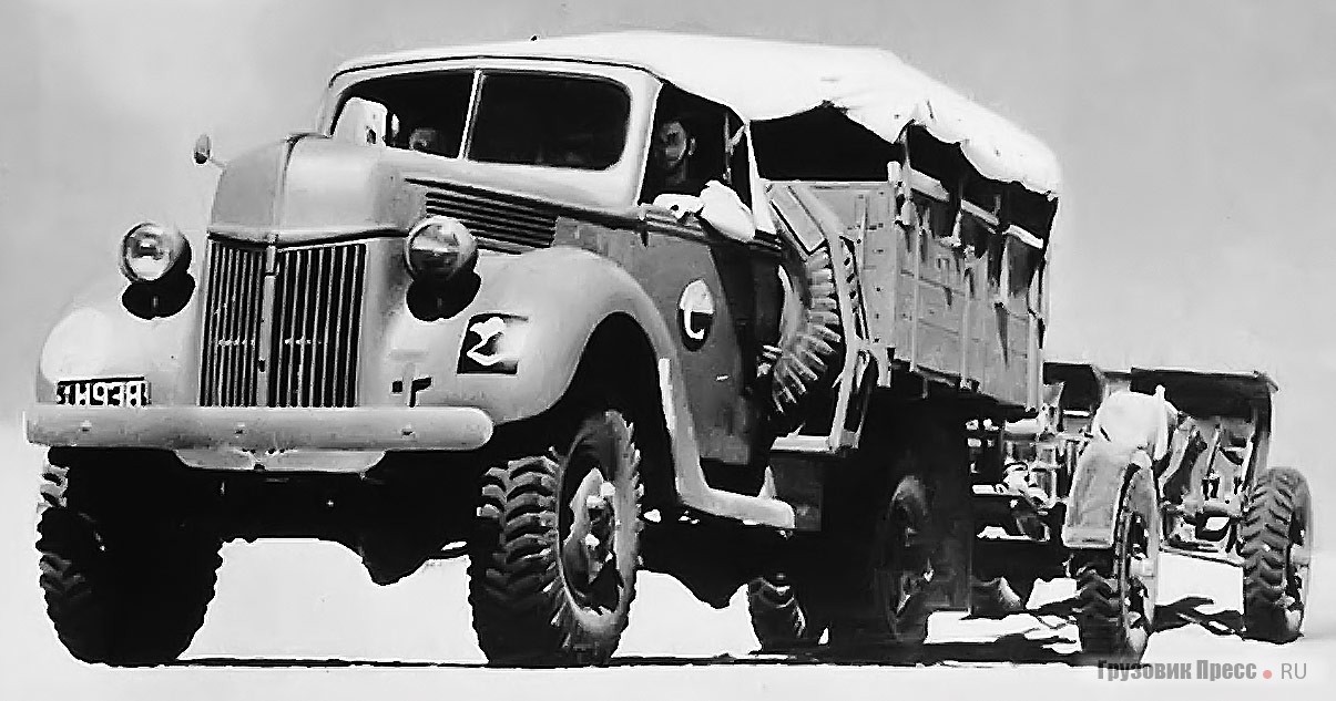 Австралийский артиллерийский тягач Ford/ Marmon-Herrington С01T (1940 г.) в Ливийской пустыне, 1941 г.