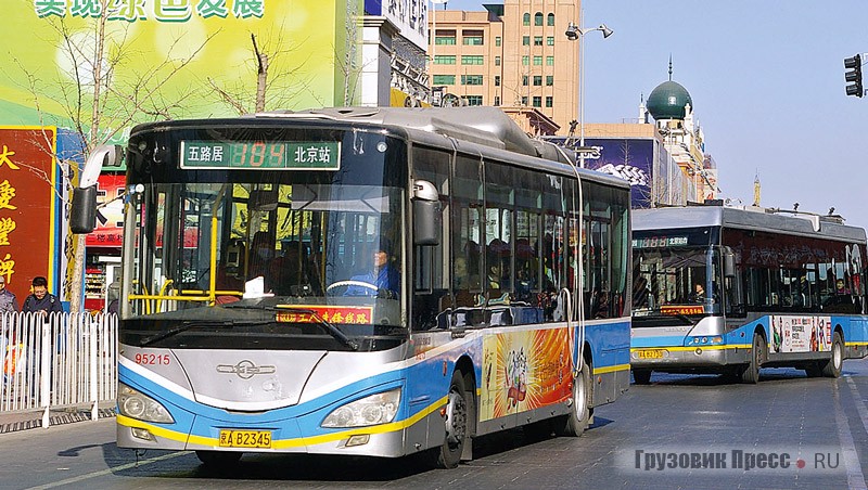 Троллейбус Huayu BJD-WG120DK едет на автономном ходу