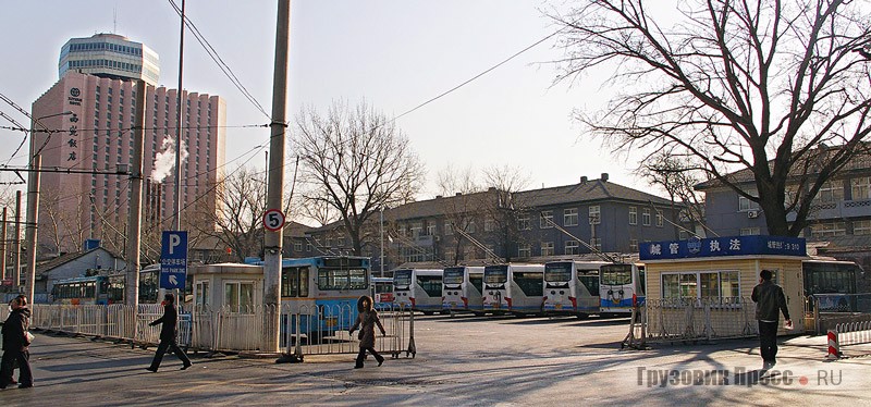 Отстойно-разворотная площадка троллейбусов в центре Пекина