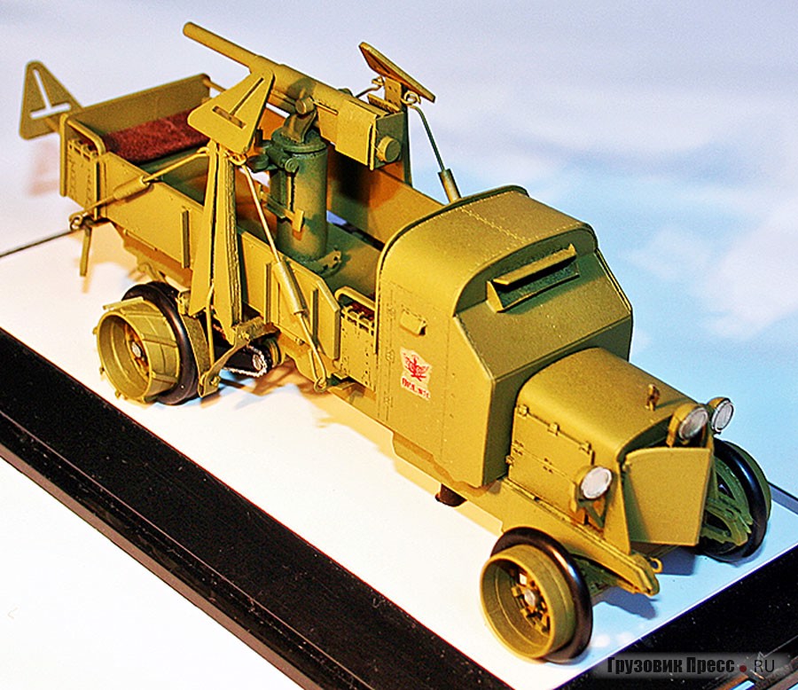 Модель времён Первой мировой войны: «Руссо-Балт» Т 40/60 с пушкой Лендера, 1915 г. Изготовитель: MAL Studio, г. Киров