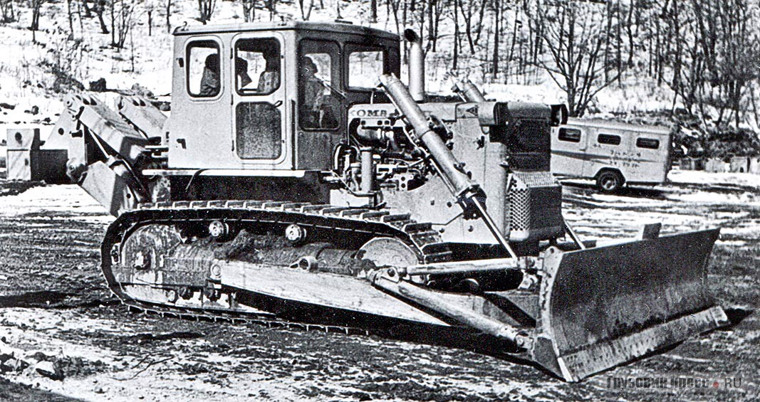 Бульдозер Komatsu D125A в исполнении УХЛ, специально построенный для испытаний в Хабаровске в 1969 г.