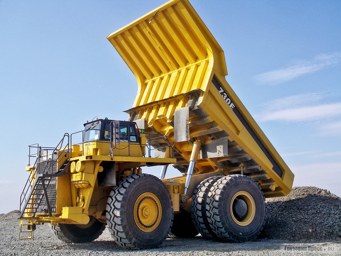 Самосвал карьерный Komatsu hd785-7