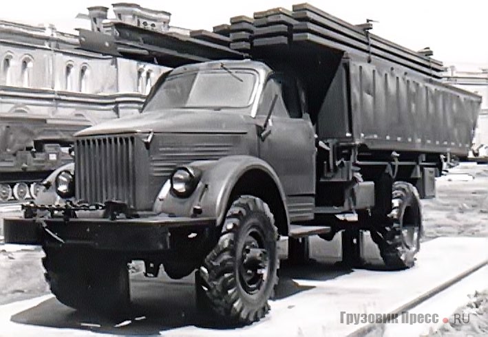 ГАЗ-63А с носовым понтоном лёгкого понтонного парка ЛПП, 1952 г.