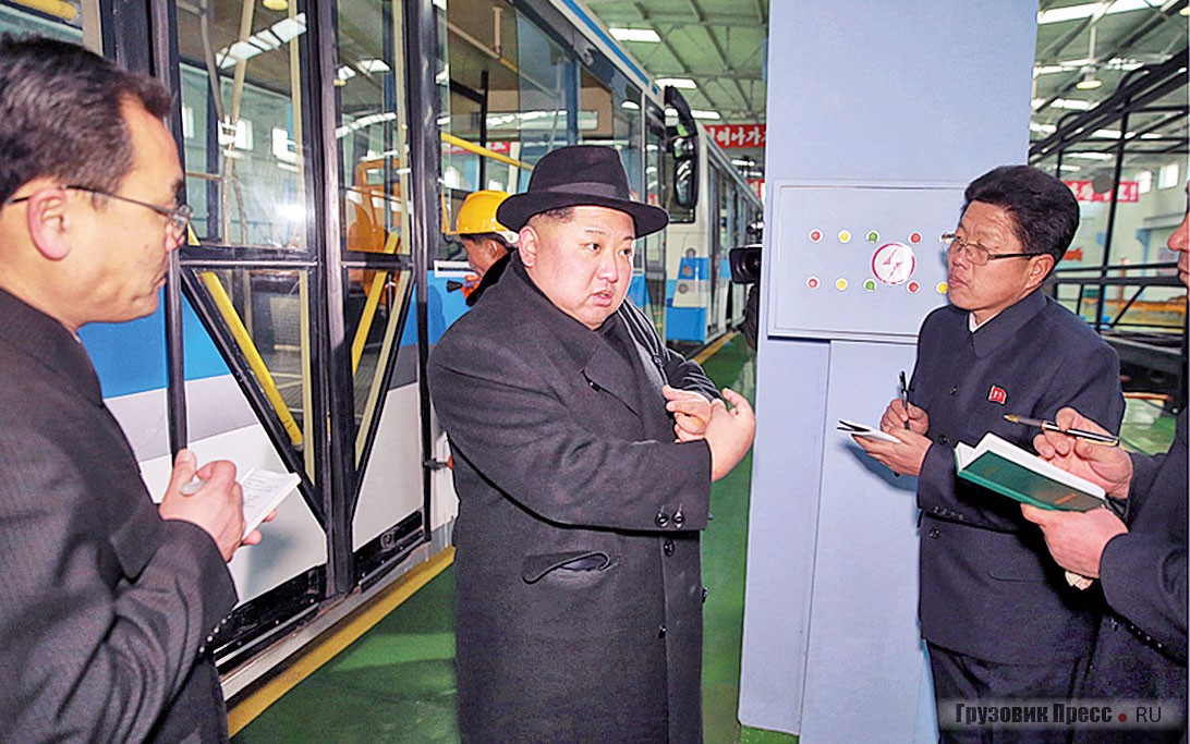 Делегация во главе с Ким Чен Ыном прошла весь путь производства новых машин