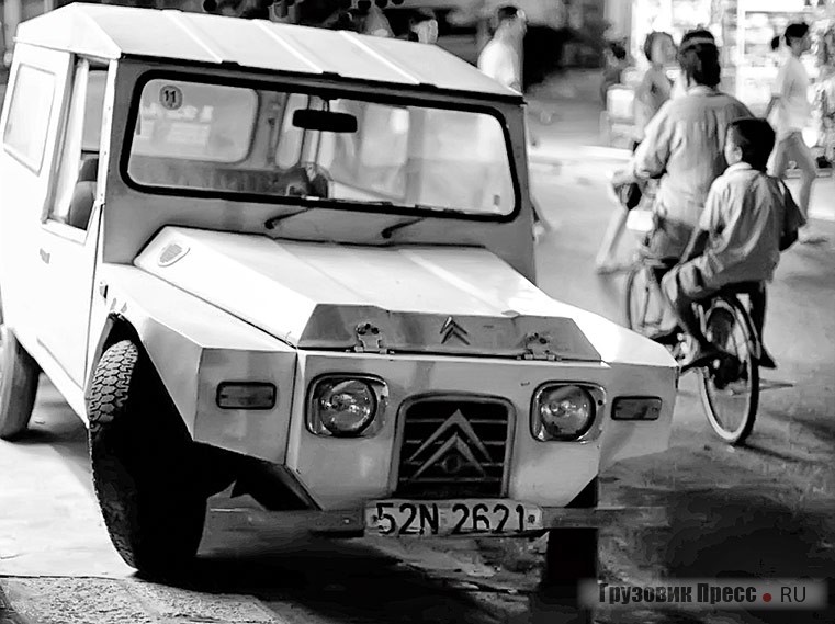 Немало незатейливых автомобилей Citroёn La Dalat 3CV разных модификаций сохранилось во Вьетнаме вплоть до наших дней. Фотографии разных лет и рекламные брошюры 1971–1974 гг.