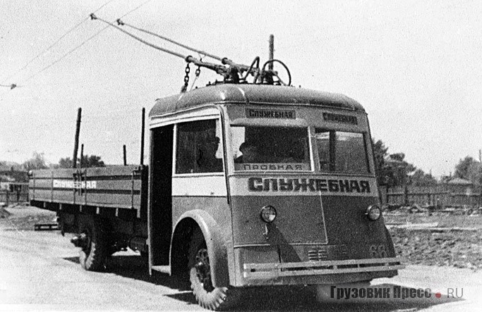 ЯТБ-4 №66, переоборудованный в служебный, на территории троллейбусного депо № 1