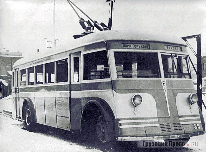 ЯТБ-4 в троллейбусном депо в Харькове на ул. Карла Либкнехта (ныне Сумская)