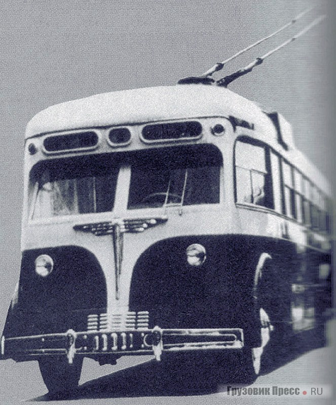 Опытный образец МТБ-10, собранный в 1945 г. на шасси ярославского троллейбуса ЯТБ на Авиазаводе № 82