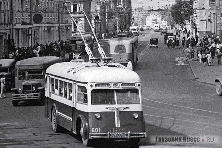 ЯТБ-5 на 3-м маршруте в Москве работал до начала 50-х годов
