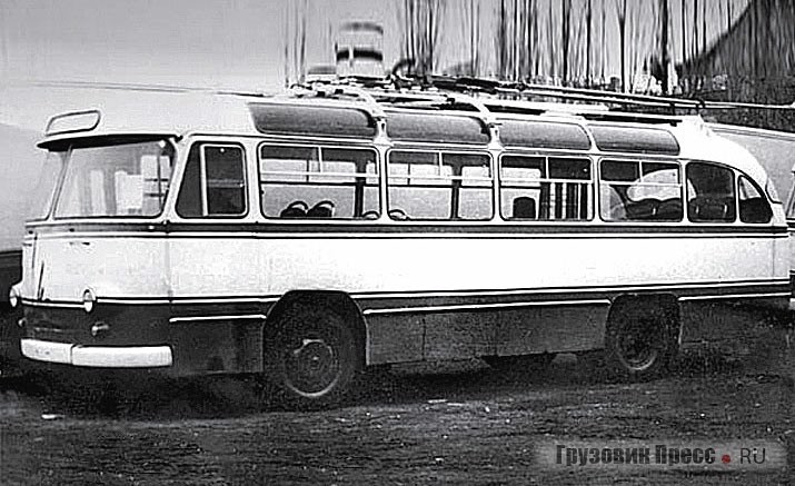 В 1963–1965 гг. в Одессе из львовских кузовов с киевским электрооборудованием собрали 476 троллейбуса ОдАЗ-695Т