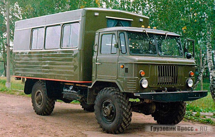 Еще один вариант на шасси ГАЗ-66-40 – с увеличенной высотой крыши производства КРМЗ в исполнении передвижной мастерской