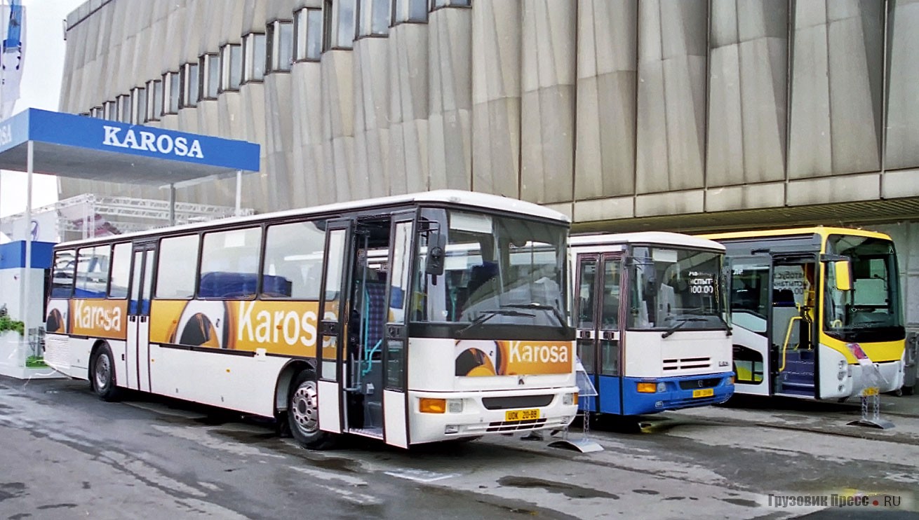 Стенд  Karosa на МИМС-2002 с автобусами 900-й серии