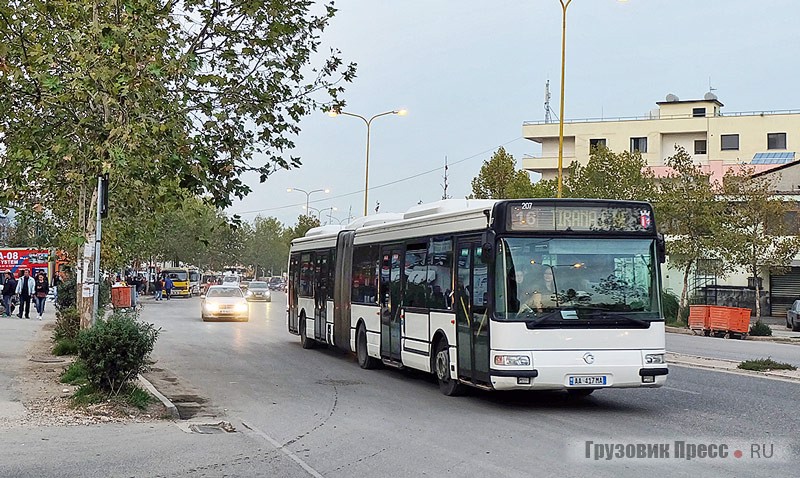 По большому городскому кольцу Тираны курсируют Karosa-Irisbus Citybus 18M