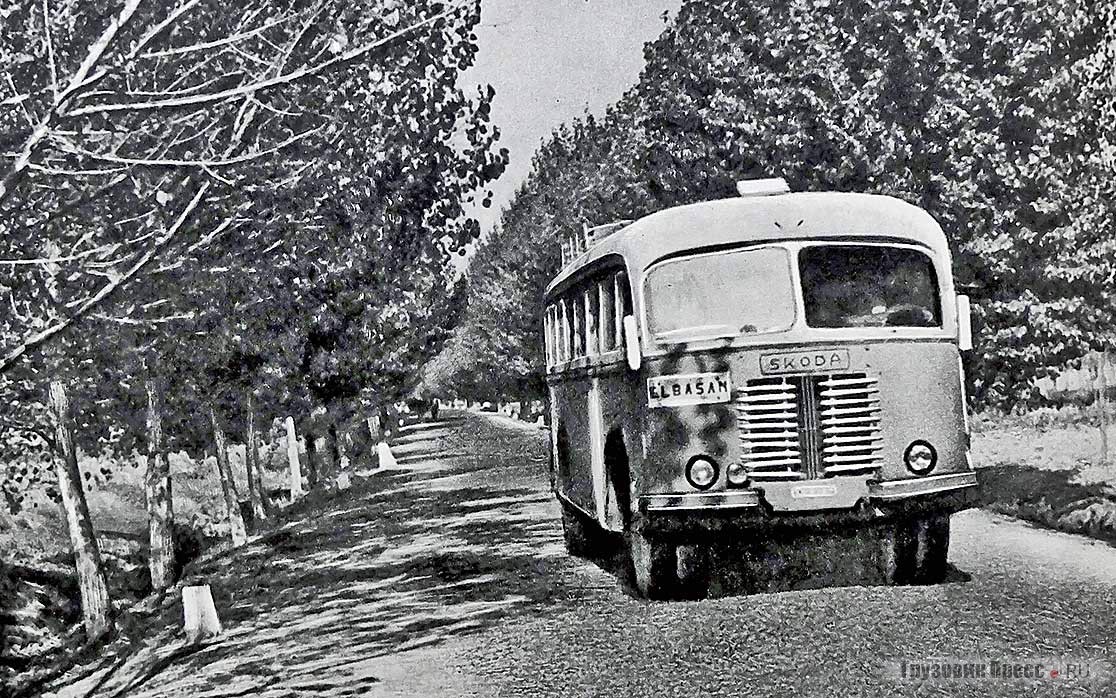 «Шкоды» являлись основным пассажирским транспортом в 1960-е, хотя были ещё «Икарусы» и ЗИСы