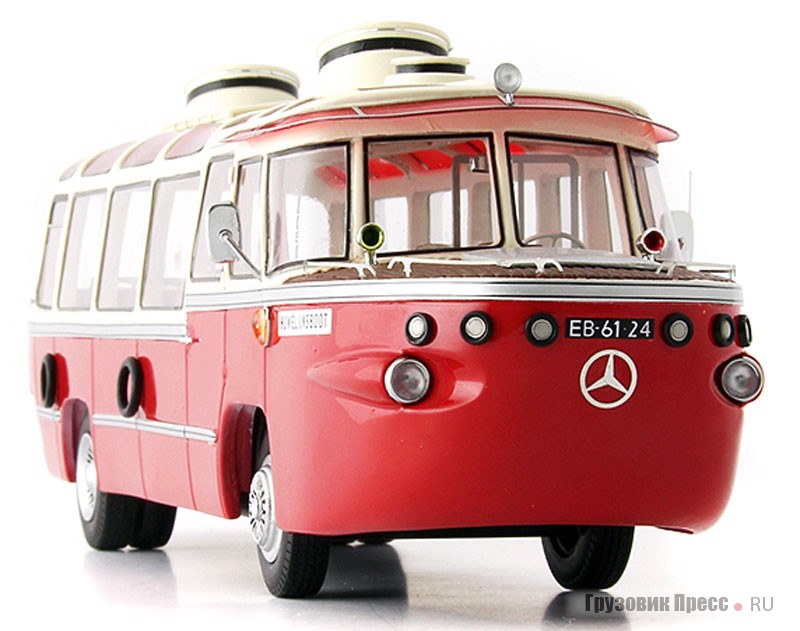 В категории Buses 1:43 пока три модели. Одна из них – экскурсионный автобус, изготовленный в 1958 г. голландской кузовной фирмой Van Rooijen (Van Rooyen) на шасси Mercedes-Benz OP 312. 32-местная машина похожа на катер, но не плавающая, её прозвали «Свадебной лодкой» («Huwelijksboot»)