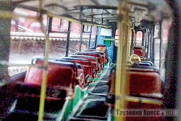 Салон троллейбуса ЗИУ-682В