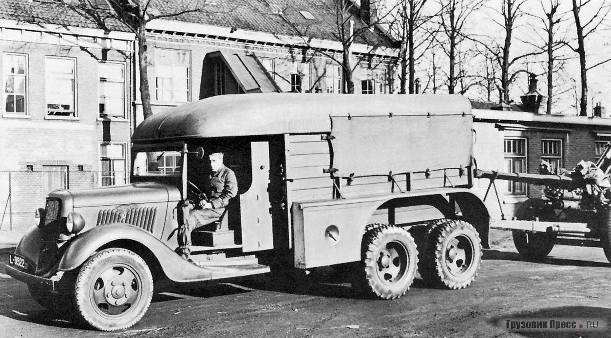 Переделанный для армии Нидерландов на фирме DAF из обычного грузовика Ford артиллерийский тягач с подвеской Trado. 1938 г.